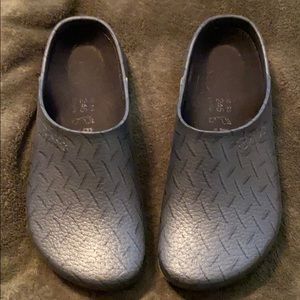 Reposhing...Cute Birkenstock mules